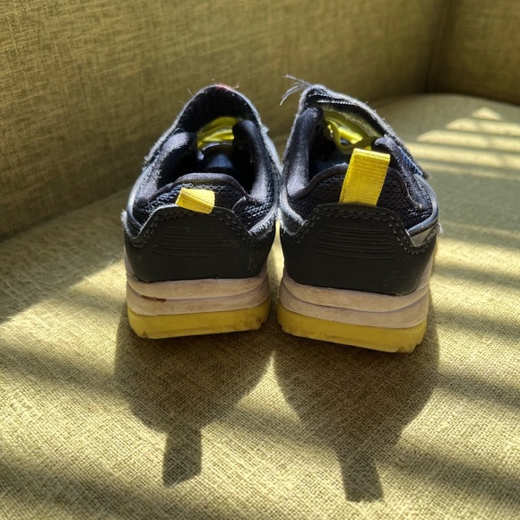 Cat & jack sneakers - Picture 3 of 5